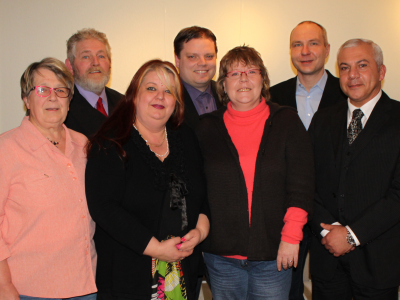 Die Steilshooper Kanidaten (v.l.n.r.): Ingrid Frost, Uwe Grams, Angela Bulut, Oliver Kretschmann, Brigitte Markwardt, Carsten Heeder und Daniel Abdin.